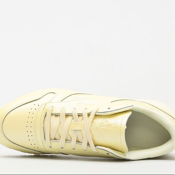 ❌SOLD❌ Reebok Classics, Pale Yellow - Picture 4 of 6